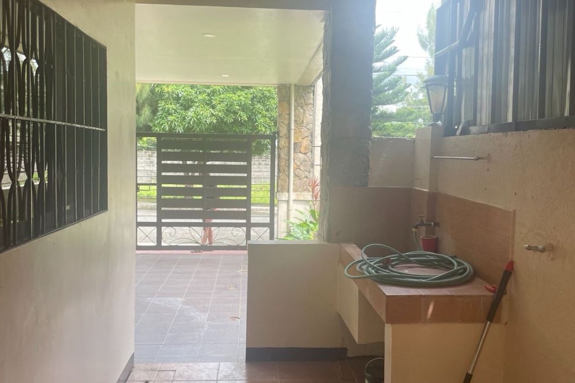 3 Bedroom House for Rent in Royale Tagaytay Estates, Buck Estate, Alfonso, Cavite photo 2