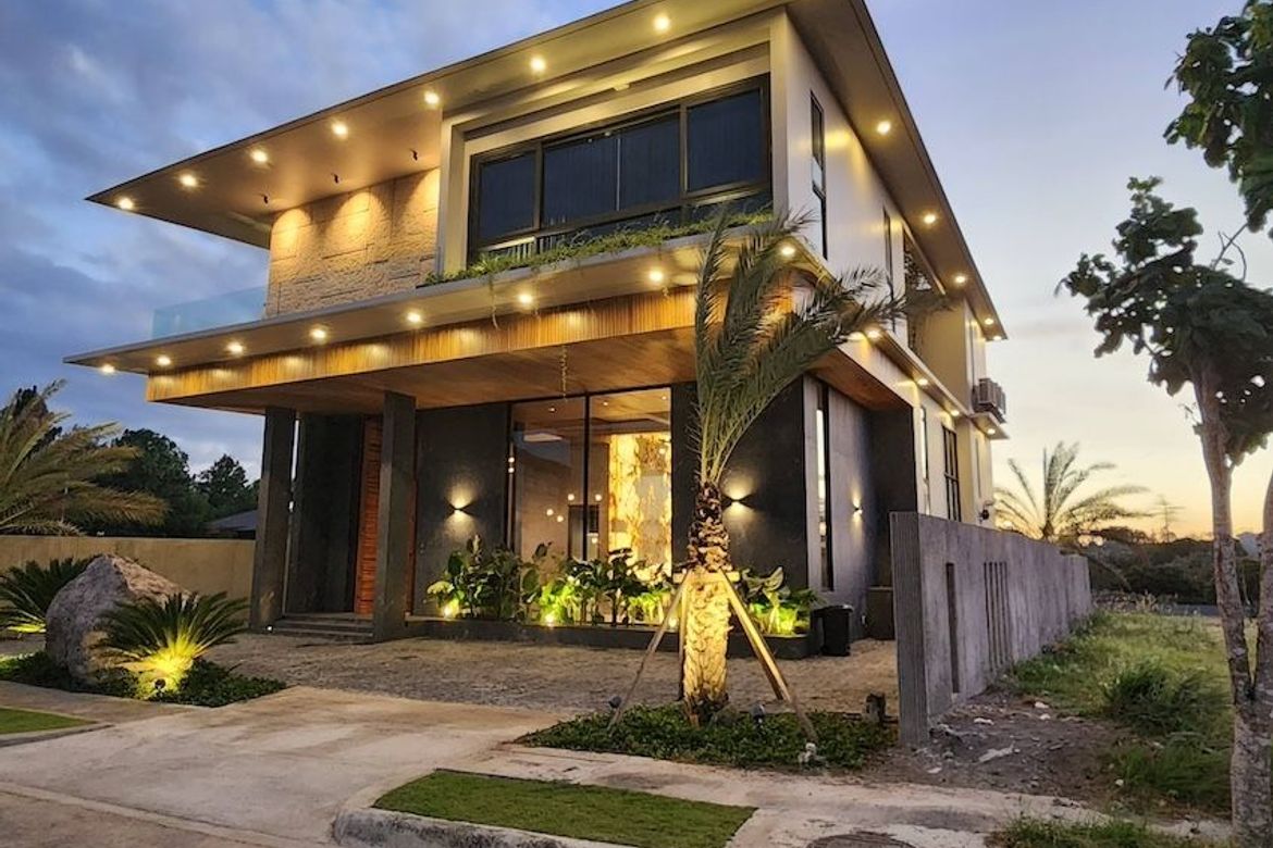 3 Bedroom House for Sale in Almanza Dos, Las Piñas, Metro Manila