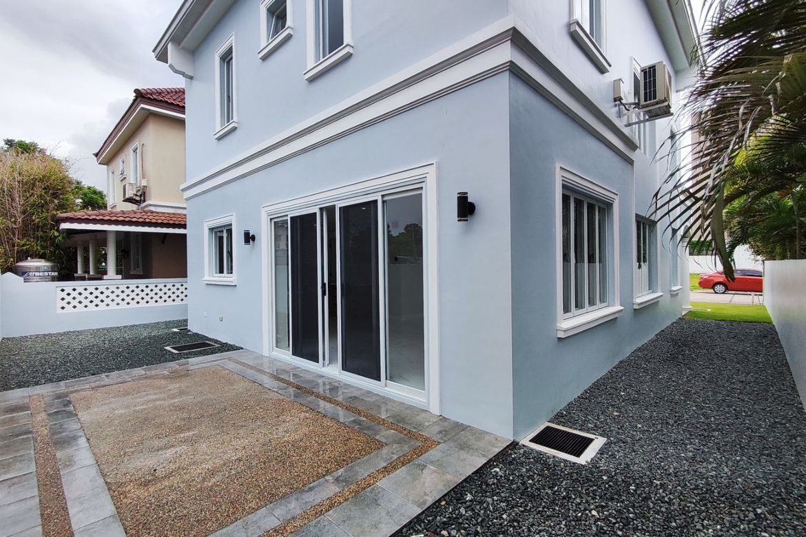 3 Bedroom House for Sale in Almanza Dos, Las Piñas, Metro Manila – photo 5