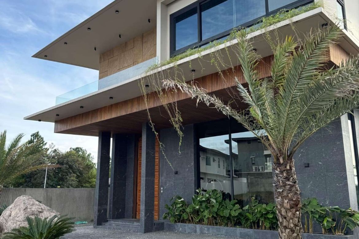 3 Bedroom House for Sale in Almanza Dos, Las Piñas, Metro Manila