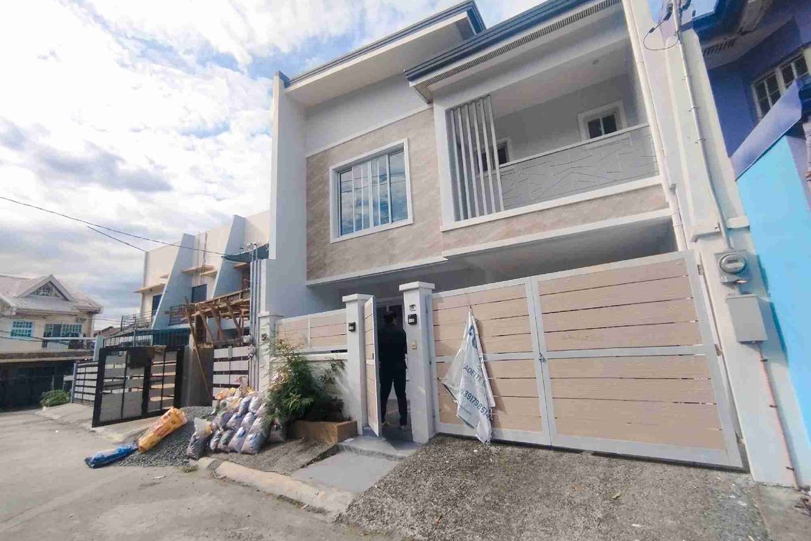 3 Bedroom House for Sale in Almanza Uno, Las Piñas, Metro Manila
