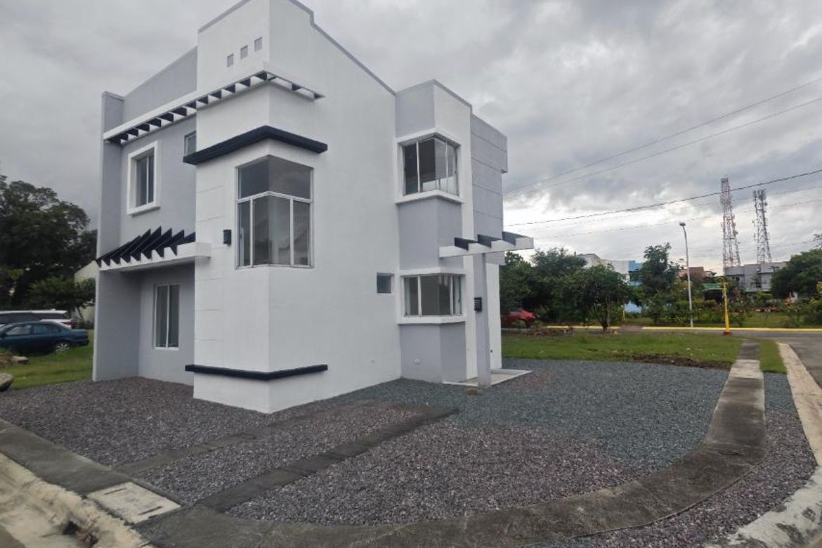 3 Bedroom House for Sale in Anabu II-A, Imus, Cavite