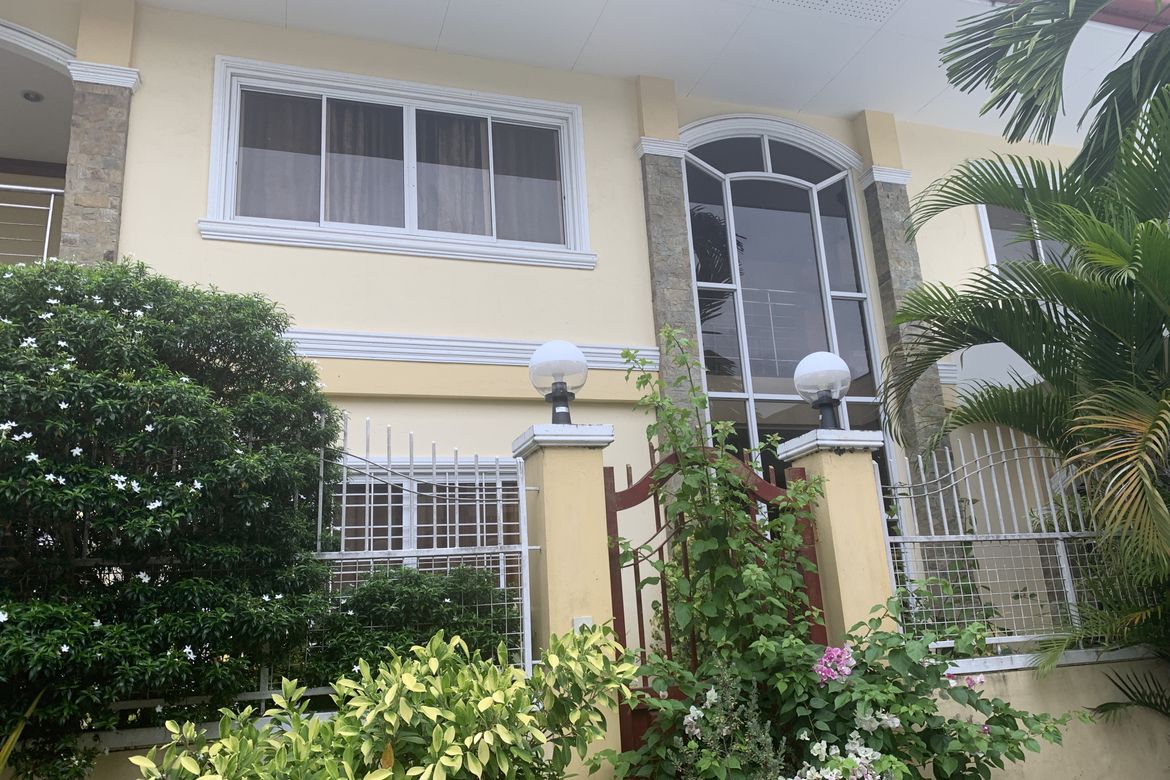 3 Bedroom House for Sale in Bajumpandan, Dumaguete, Negros Oriental