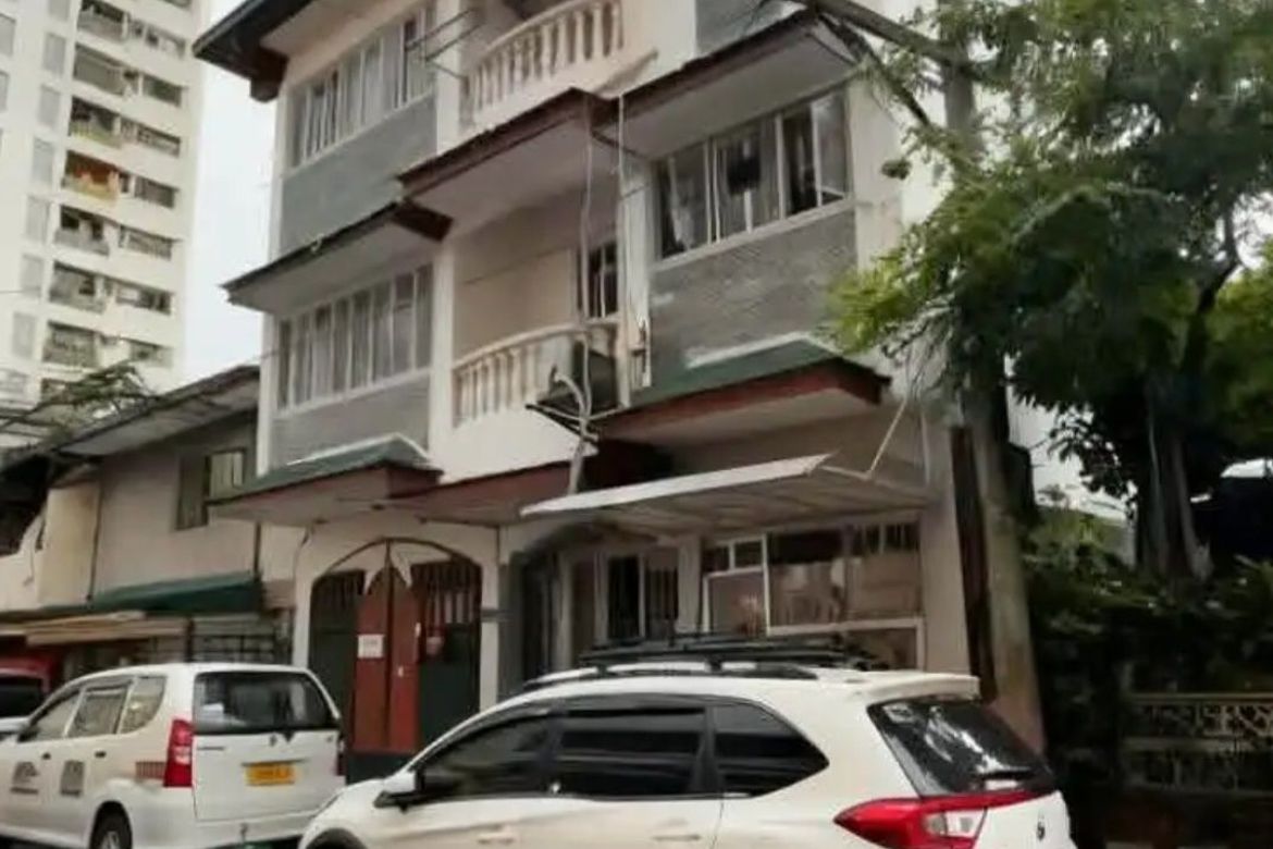 3 Bedroom House for Sale in Barangay 112, Pasay, Metro Manila near MRT-3 Taft Avenue