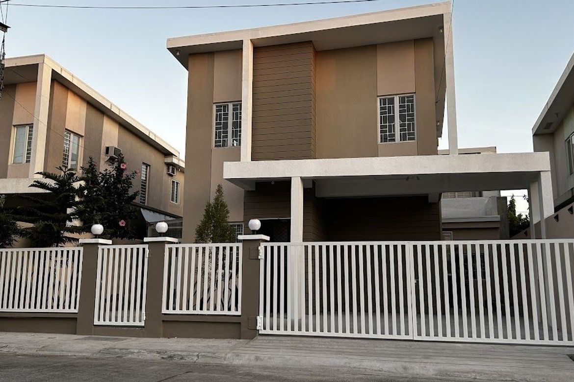 3 Bedroom House for Sale in Bayanan, Bacoor, Cavite