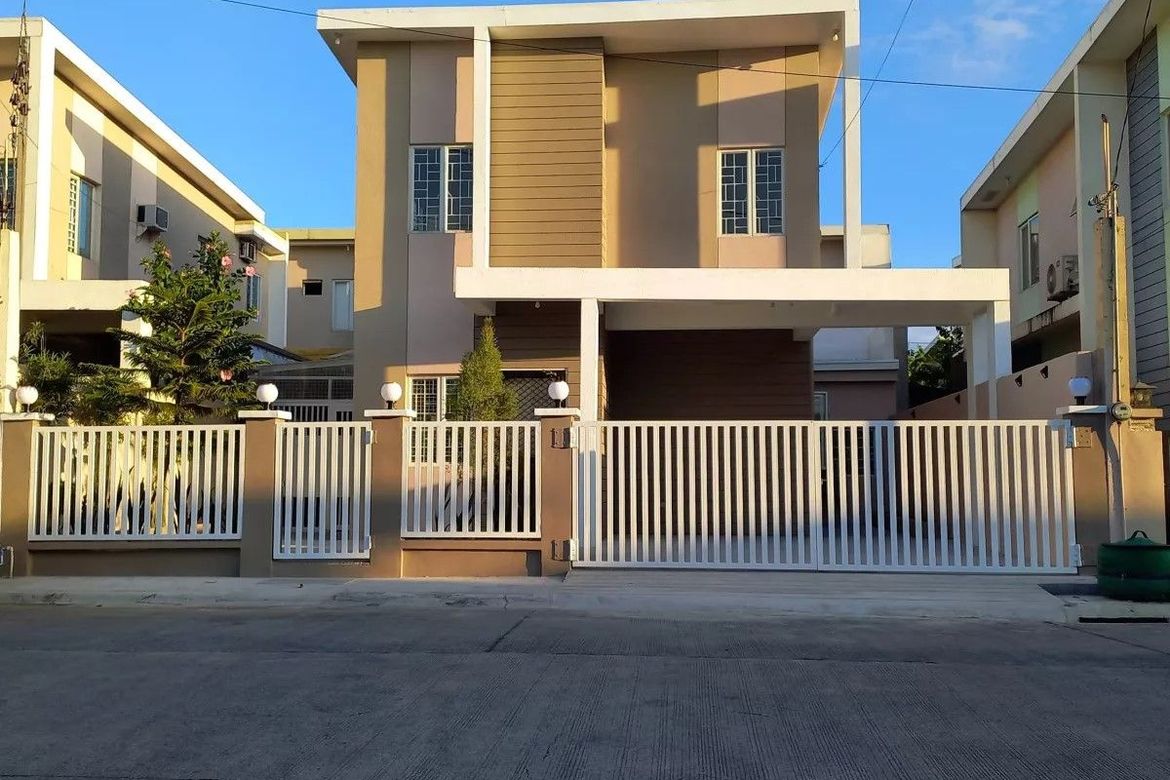 3 Bedroom House for Sale in Bayanan, Bacoor, Cavite