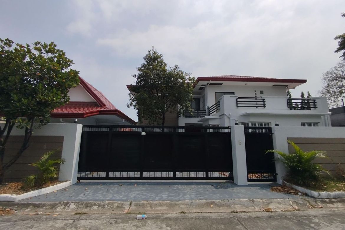 3 Bedroom House for Sale in BF Homes, Parañaque, Metro Manila