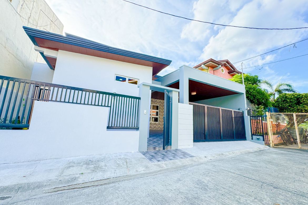 3 Bedroom House for Sale in BF Resort Village, Talon Dos, Las Piñas, Metro Manila