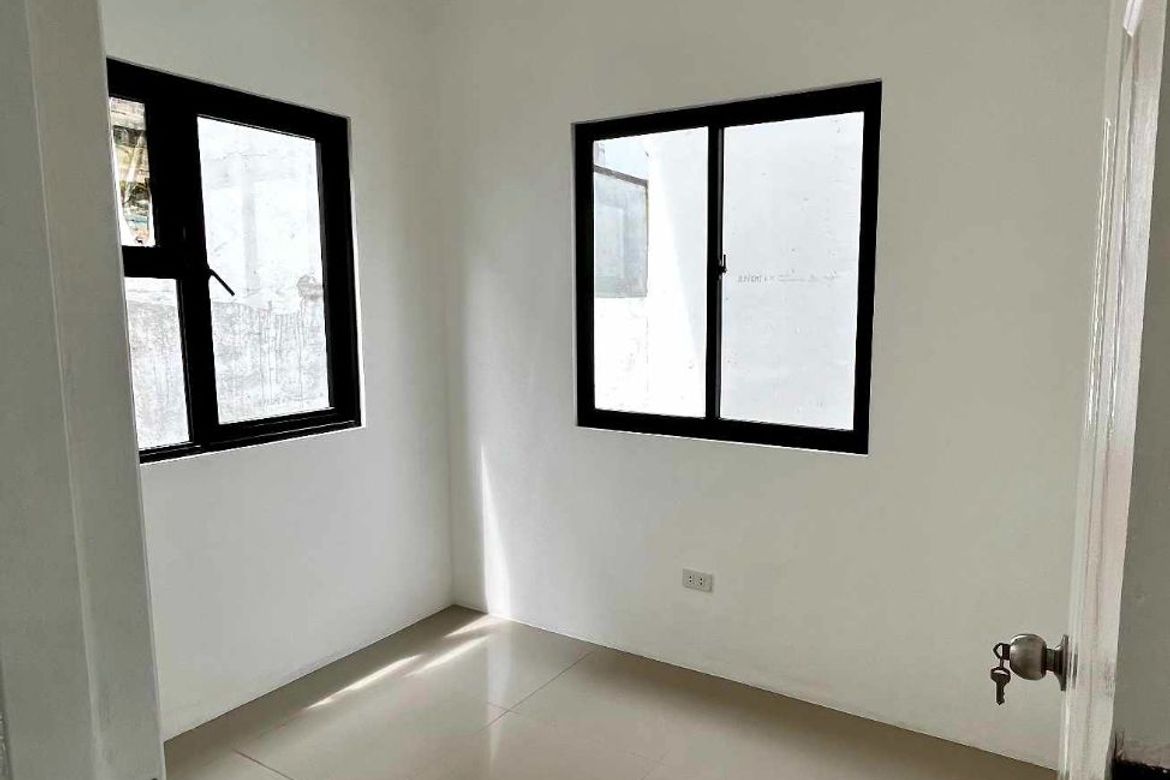 3 Bedroom House for Sale in Bundagul, Mabalacat, Pampanga – photo 2