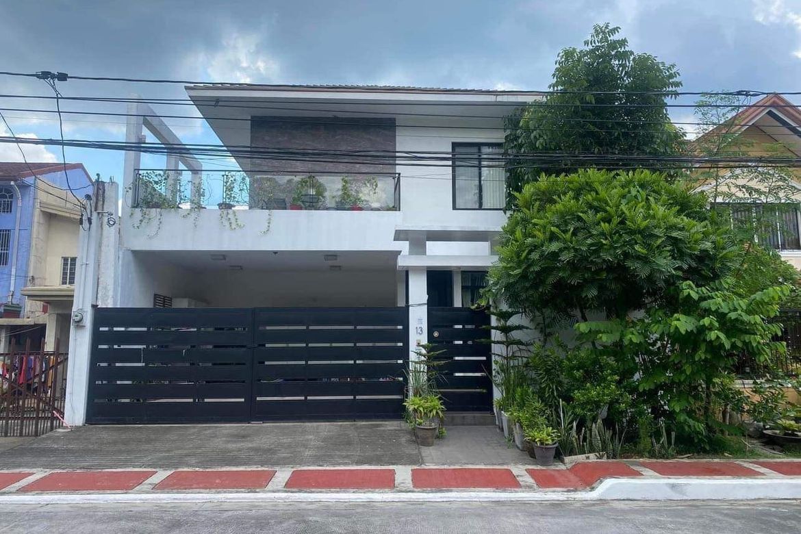 3 Bedroom House for Sale in Capitol Park Homes, Ramon Magsaysay, Quezon City, Metro Manila near LRT-1 Roosevelt