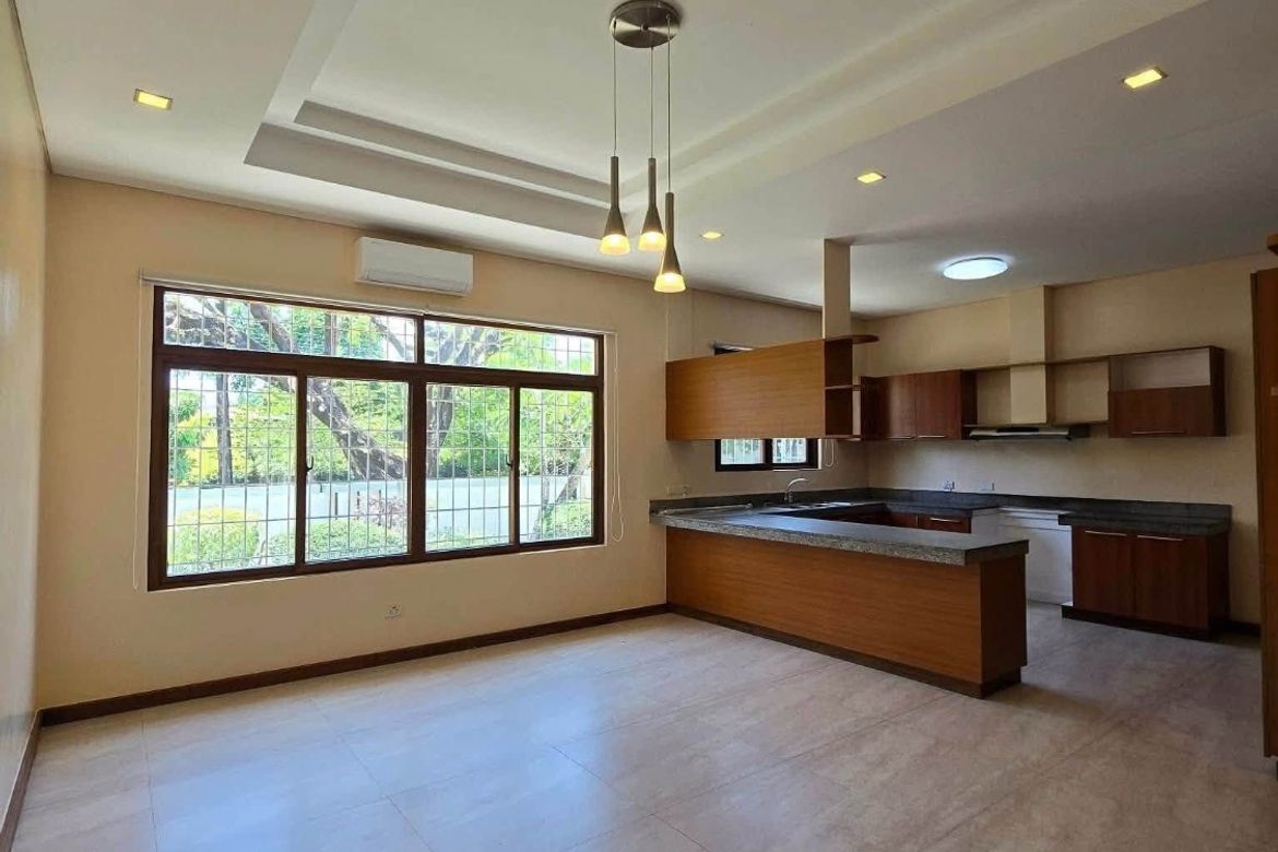 3 Bedroom House for Sale in Dasmariñas North, Makati, Metro Manila near MRT-3 Ayala – photo 2