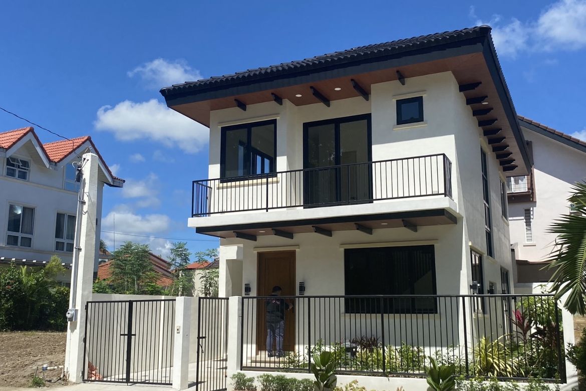 3 Bedroom House for Sale in Inchican, Silang, Cavite