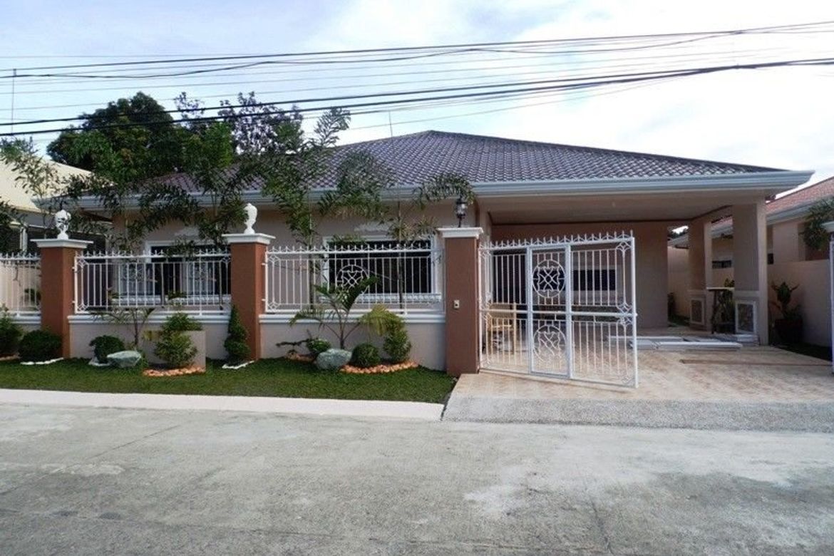 3 Bedroom House for Sale in Lourdes North West, Angeles, Pampanga