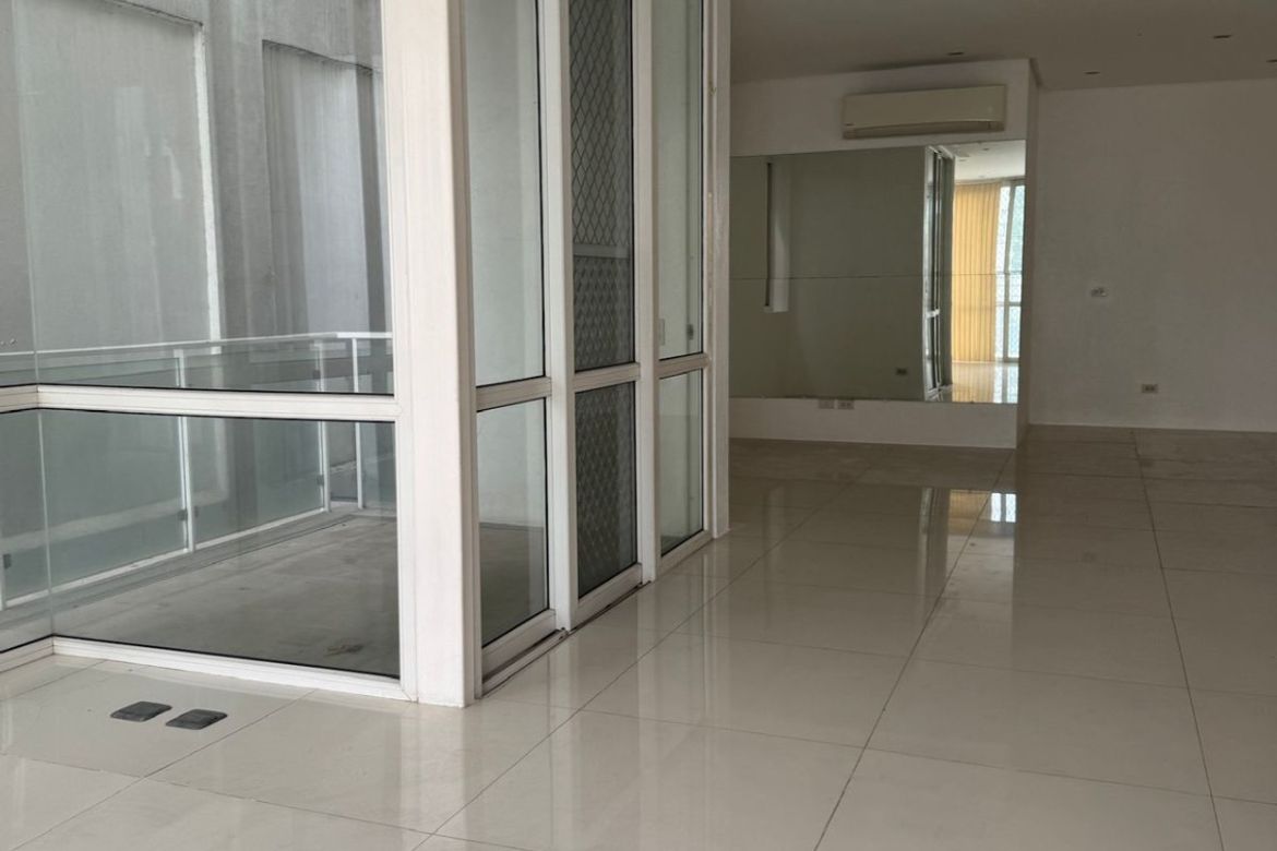 3 Bedroom House for Sale in MAHOGANY PLACE III, Bagong Tanyag, Taguig, Metro Manila – photo 4