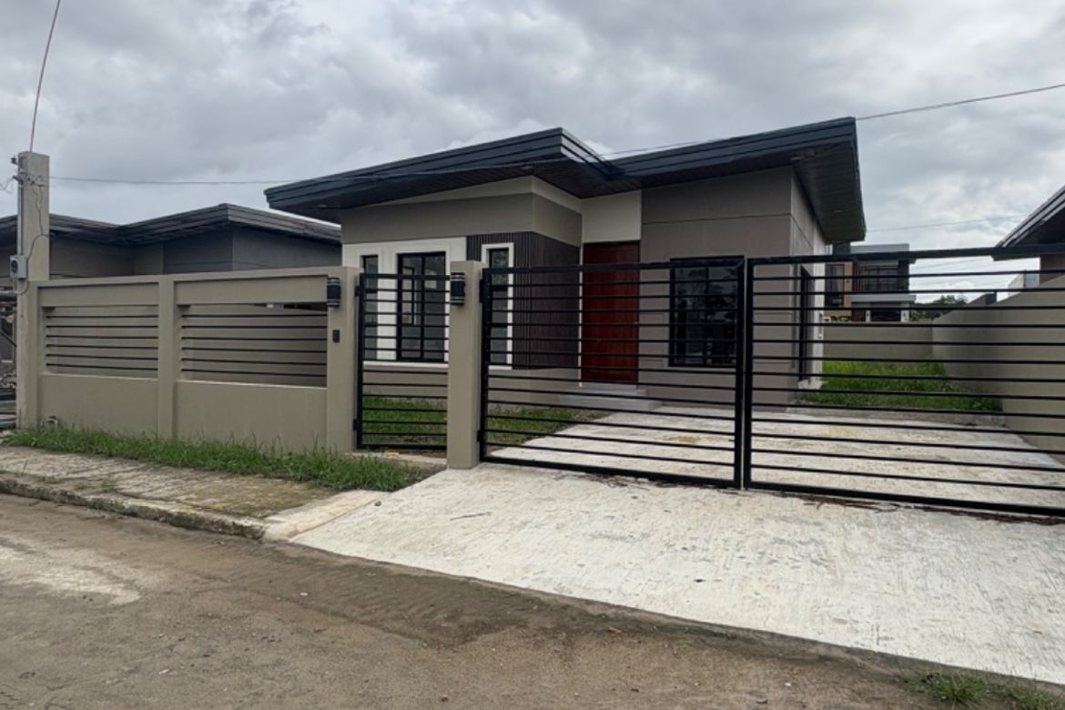 3 Bedroom House for Sale in Mandalagan, Bacolod, Negros Occidental