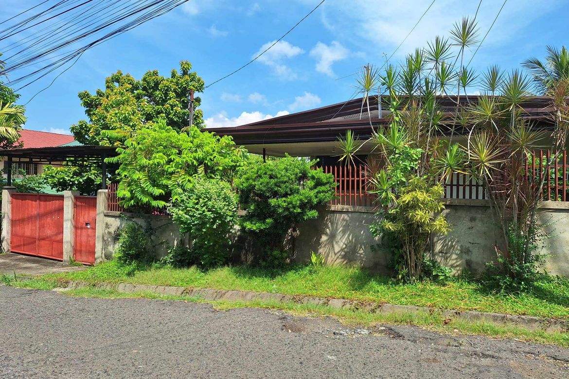 3 Bedroom House for Sale in Matina Crossing, Davao City, Davao del Sur