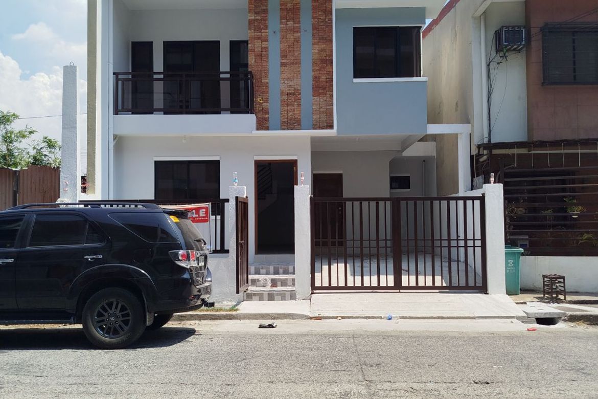 3 Bedroom House for Sale in Moonwalk, Parañaque, Metro Manila