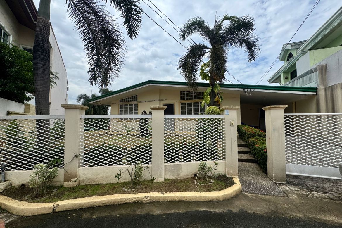 3 Bedroom House for Sale in Phil-Am, Quezon City, Metro Manila near MRT-3 North Avenue