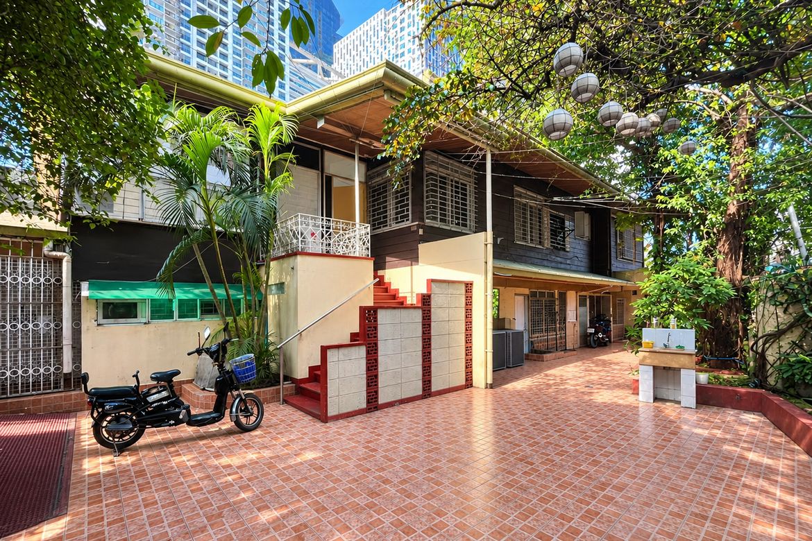 3 Bedroom House for Sale in Poblacion, Makati City