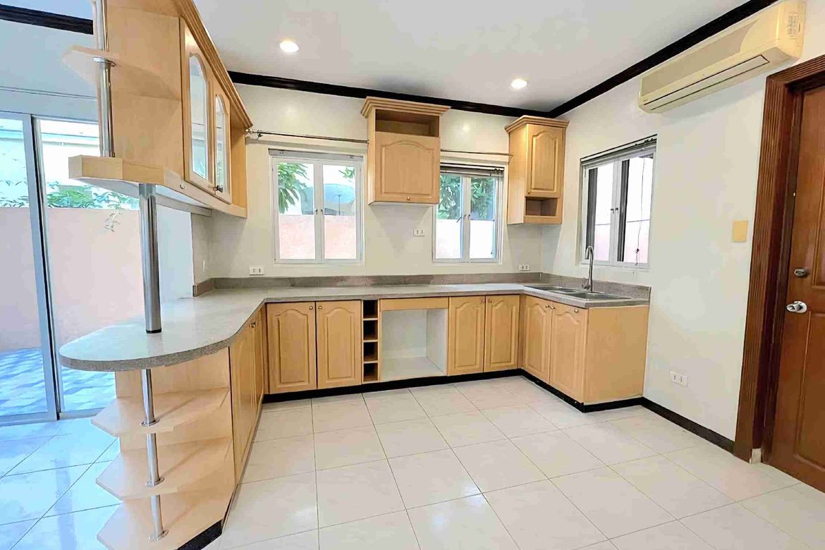3 Bedroom House for Sale in Poblacion, Muntinlupa, Metro Manila – photo 4