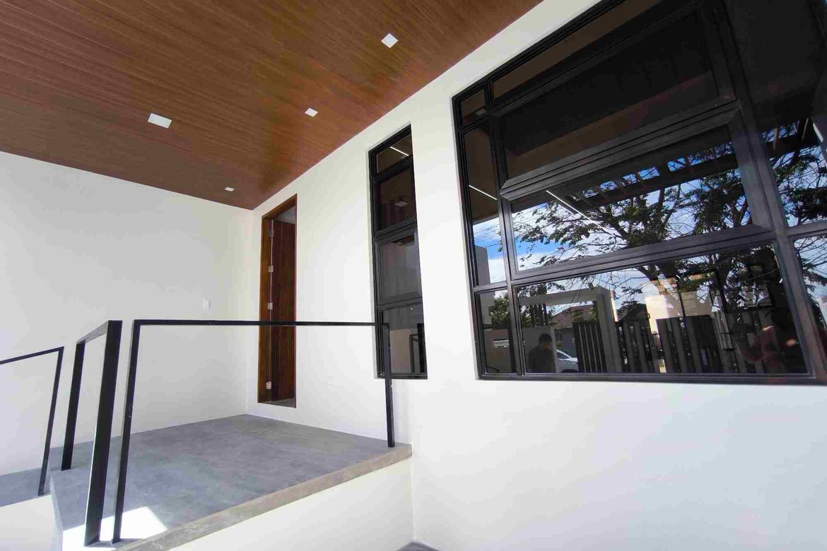 3 Bedroom House for Sale in Poblacion, Muntinlupa, Metro Manila – photo 4