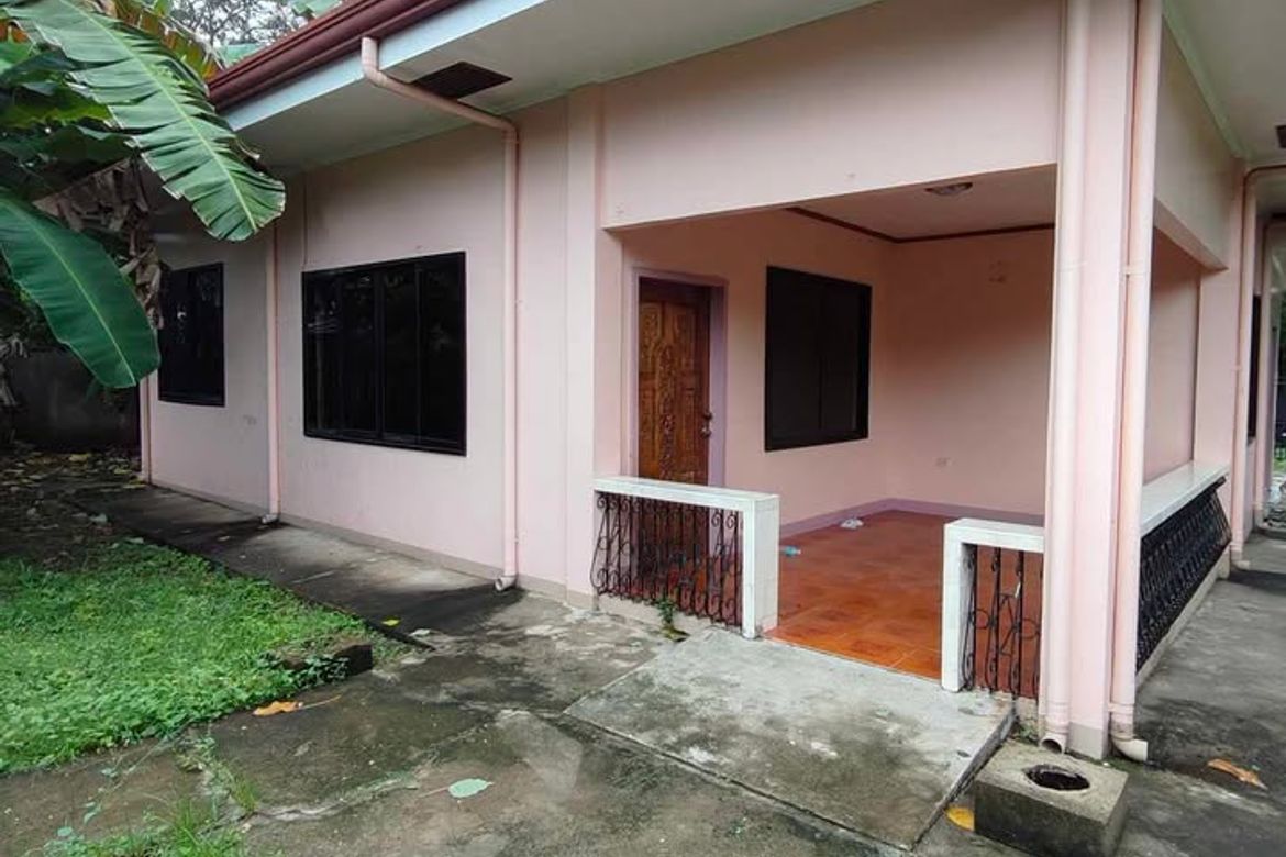3 Bedroom House for Sale in Poblacion, Zamboanguita, Negros Oriental