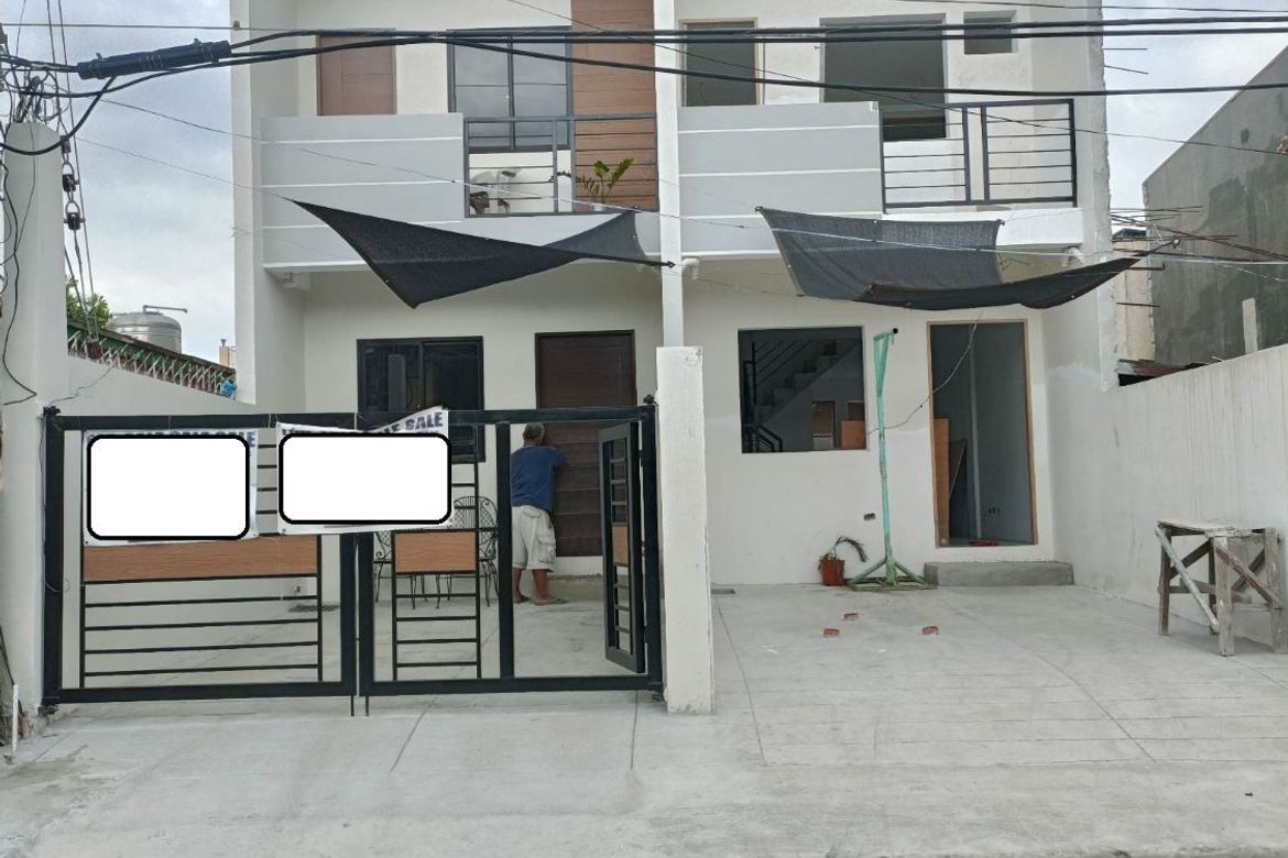 3 Bedroom House for Sale in Pulang Lupa Dos, Las Piñas, Metro Manila