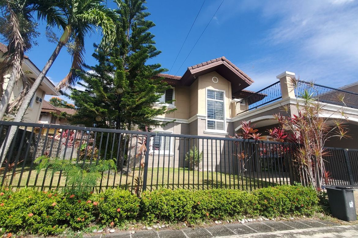 3 Bedroom House for Sale in Pulong Santa Cruz, Santa Rosa, Laguna