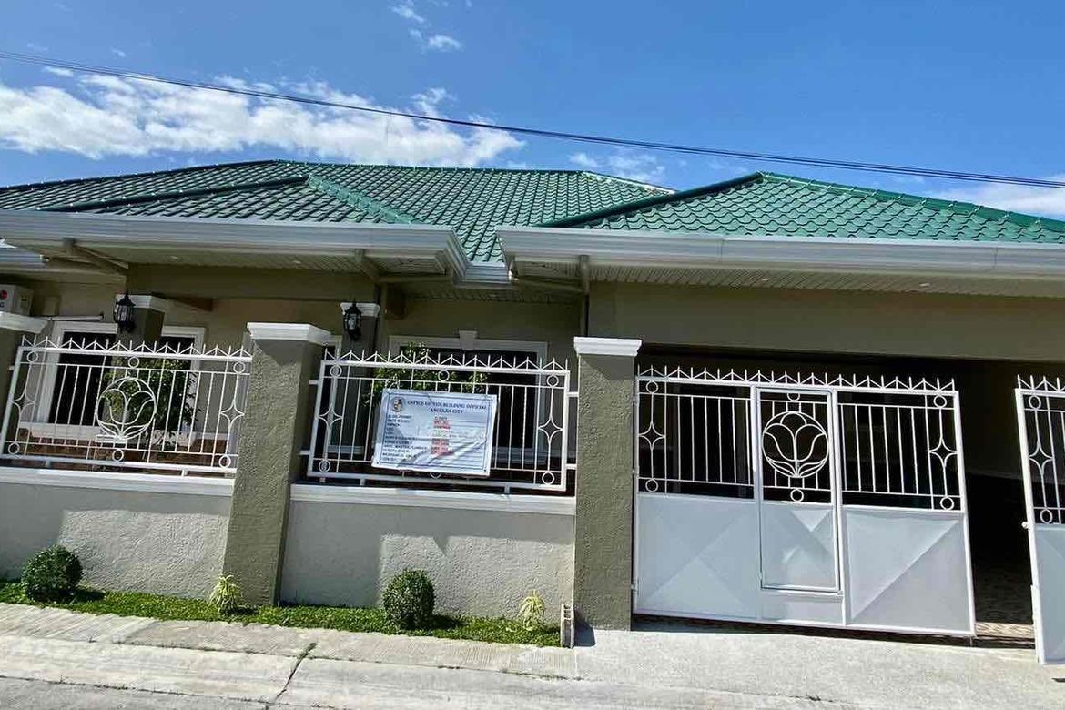 3 Bedroom House for Sale in Pulung Maragul, Angeles, Pampanga