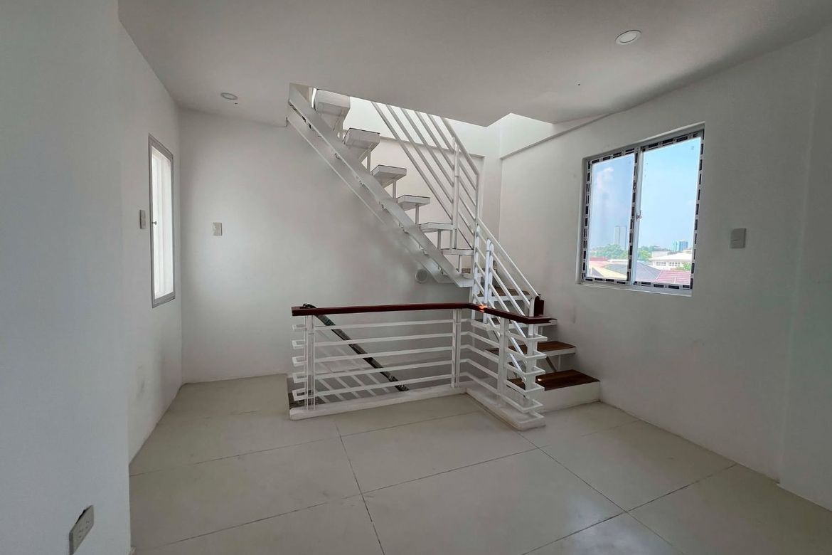 3 Bedroom House for Sale in Quirino 2-A, Quezon City, Metro Manila near LRT-2 Anonas – photo 3