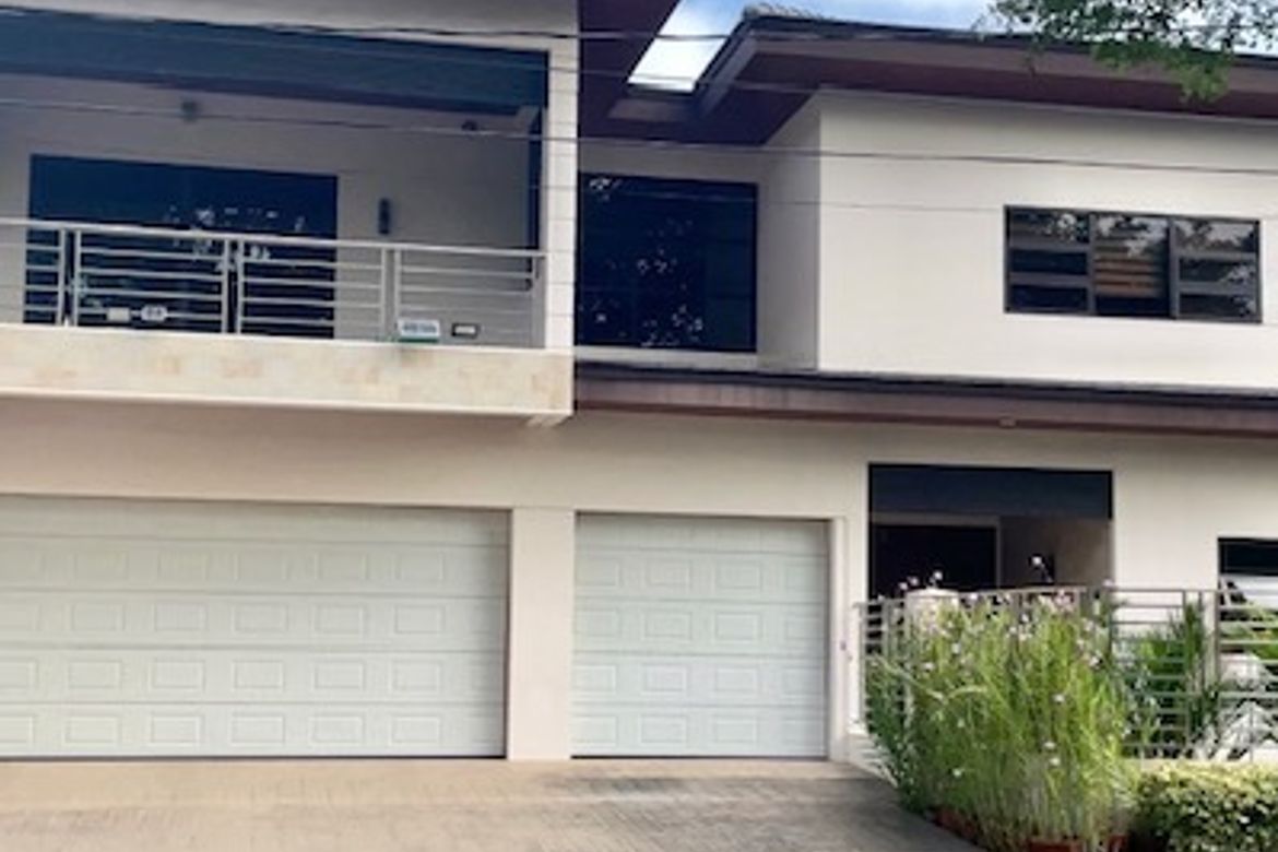 3 Bedroom House for Sale in Salawag, Dasmariñas, Cavite