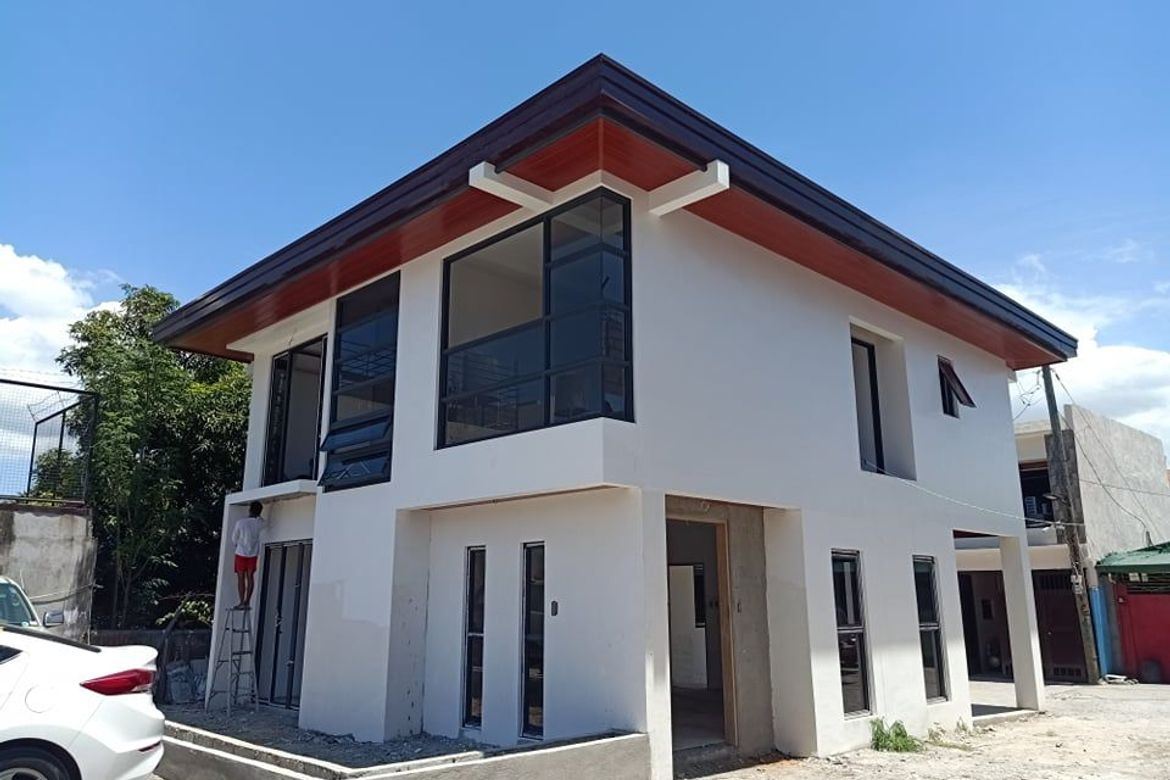 3 Bedroom House for Sale in San Isidro, Parañaque, Metro Manila