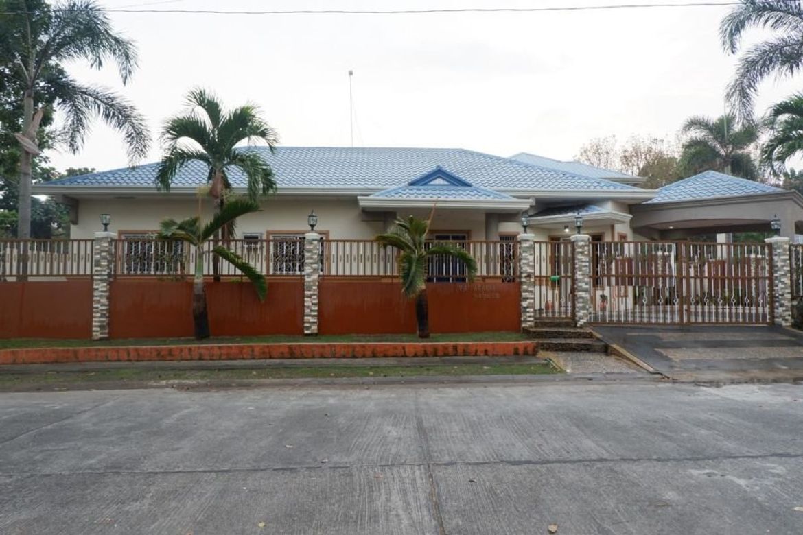 3 Bedroom House for Sale in San Jose, Angeles, Pampanga