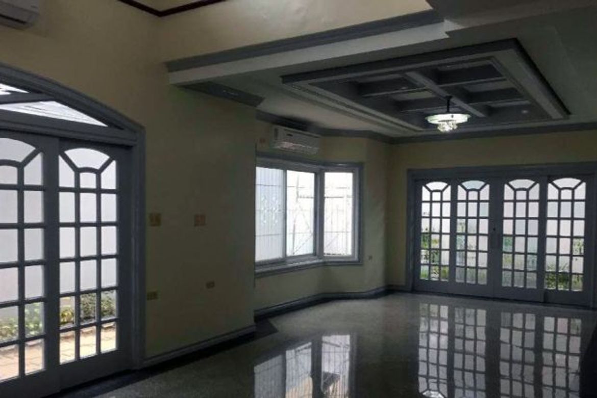 3 Bedroom House for Sale in San Lorenzo, Makati, Metro Manila near MRT-3 Ayala – photo 2