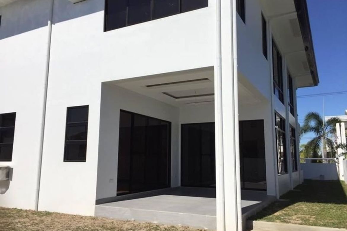 3 Bedroom House for Sale in Santa Teresita, Angeles, Pampanga
