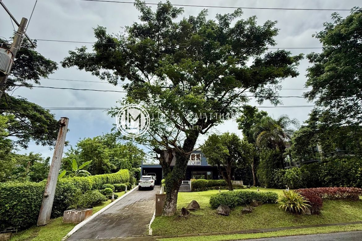 3 Bedroom House for Sale in Tagaytay Highlands, Iruhin East, Tagaytay, Cavite