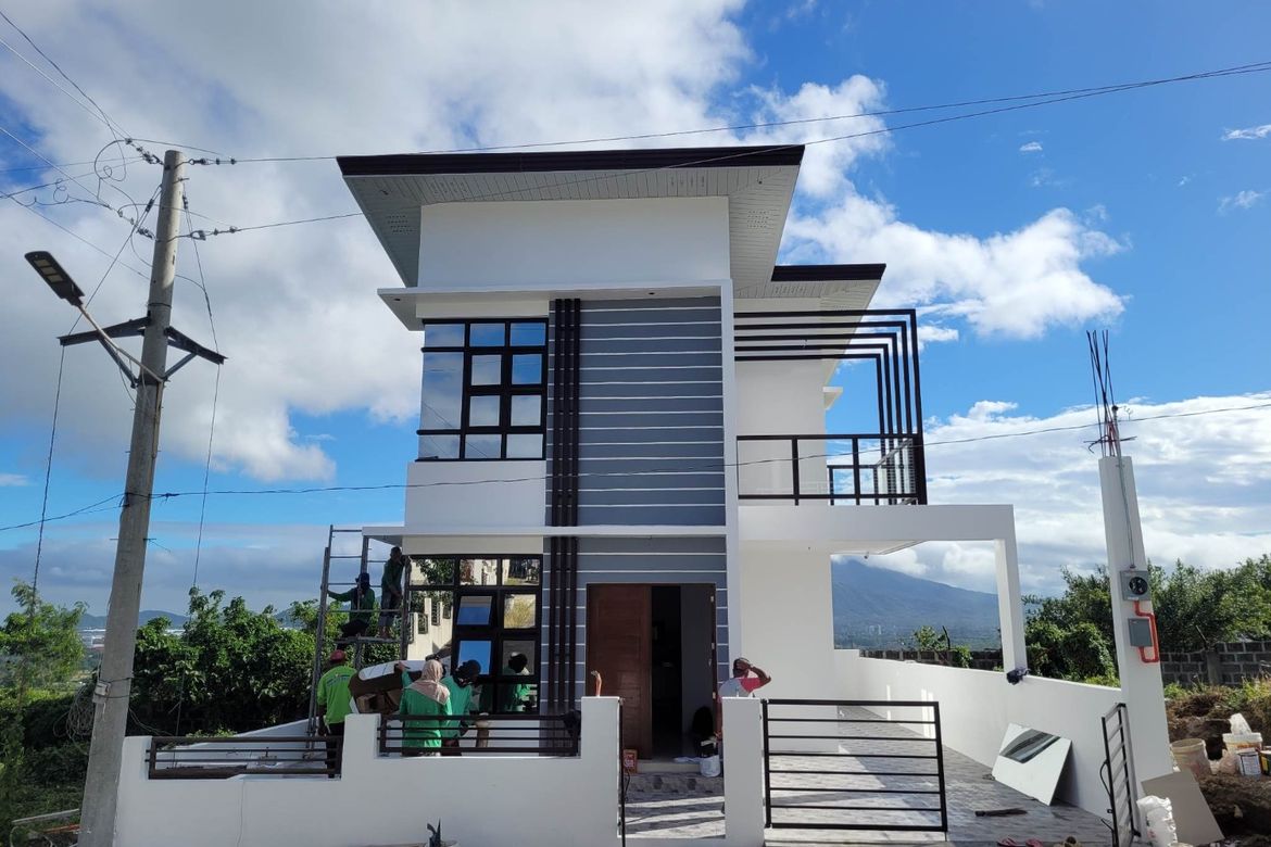 3 Bedroom House for Sale in Tanauan, Tanza, Cavite