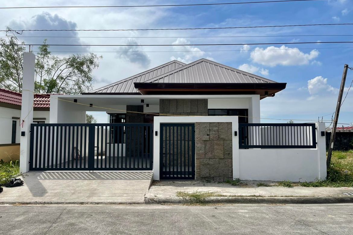3 Bedroom House for Sale in Telabastagan, San Fernando, Pampanga