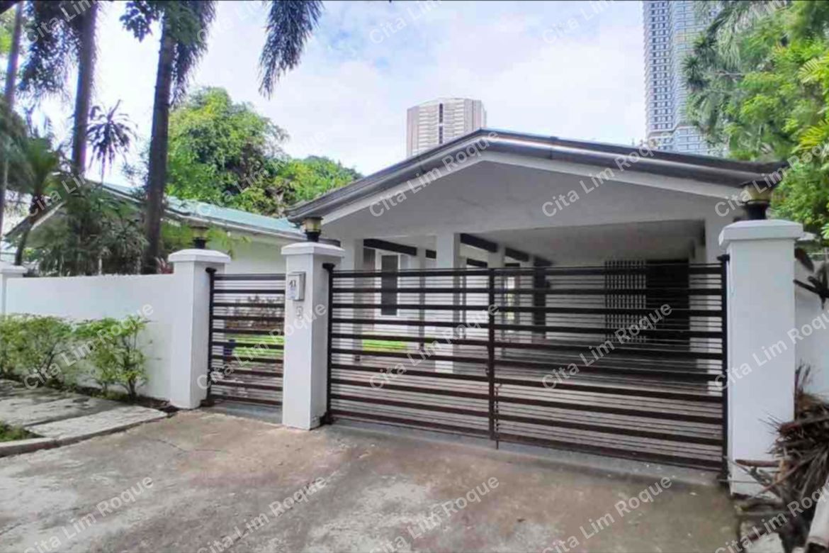 3 Bedroom House for Sale in Urdaneta Village, Urdaneta, Makati City near MRT-3 Buendia