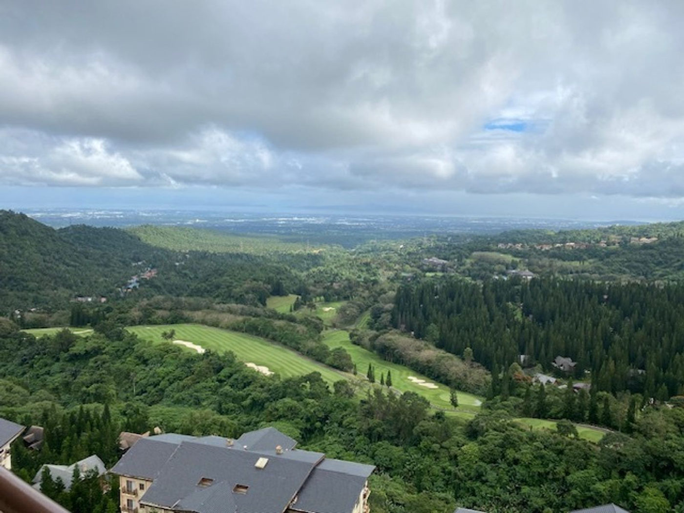 Magnificent 3-Bedroom Penthouse for Sale in Woodridge Mahogany Building, Tagaytay Highlands – photo 6