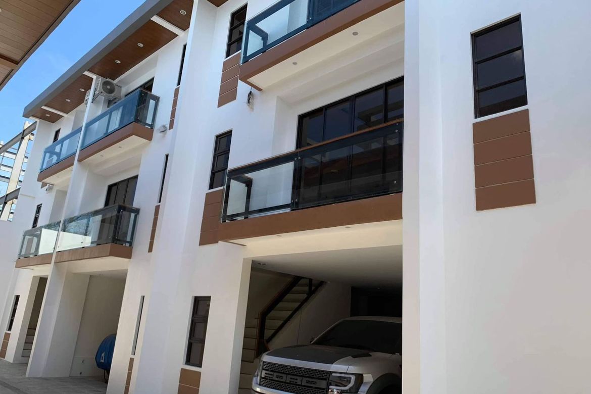 3 Bedroom Townhouse for Sale in Almanza Uno, Las Piñas, Metro Manila