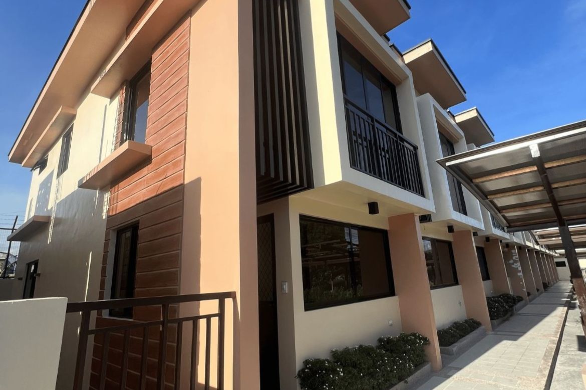 3 Bedroom Townhouse for Sale in Almanza Uno, Las Piñas, Metro Manila