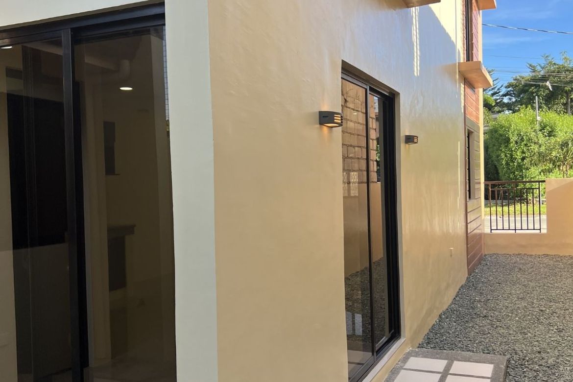 3 Bedroom Townhouse for Sale in Almanza Uno, Las Piñas, Metro Manila – photo 8