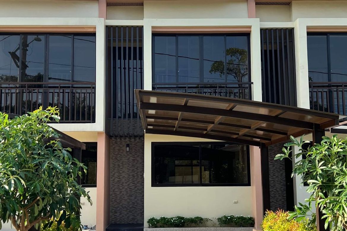 3 Bedroom Townhouse for Sale in Almanza Uno, Las Piñas, Metro Manila