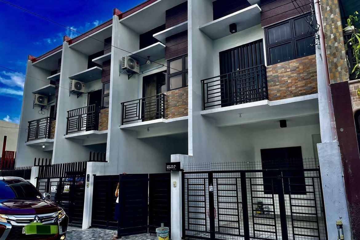 3 Bedroom Townhouse for Sale in Almanza Uno, Las Piñas, Metro Manila