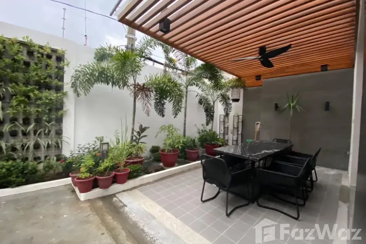 3 Bedroom Townhouse for Sale in Bagong Lipunan Ng Crame, Quezon City, Metro Manila near MRT-3 Araneta Center-Cubao – photo 2