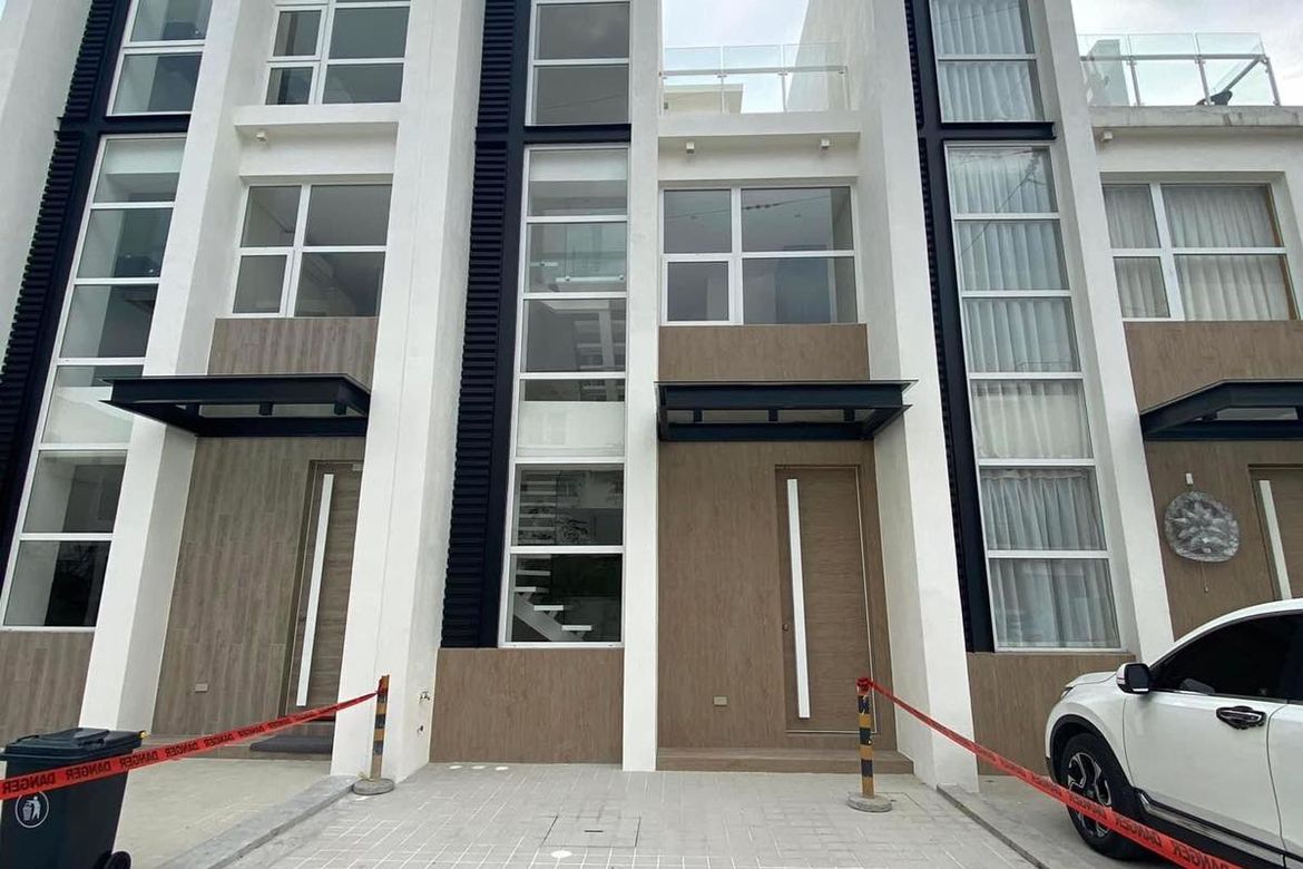 3 Bedroom Townhouse for Sale in Bambang, Taguig, Metro Manila
