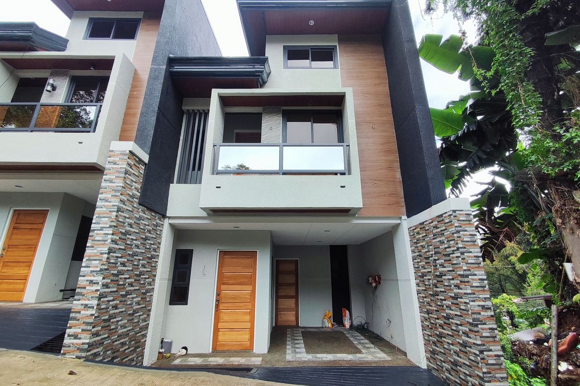 3 Bedroom Townhouse for Sale in Bayan Park West, Baguio, Benguet