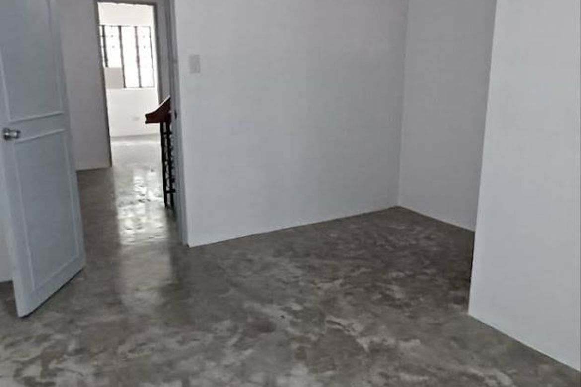 3 Bedroom Townhouse for Sale in Guadalupe Viejo, Makati, Metro Manila near MRT-3 Guadalupe