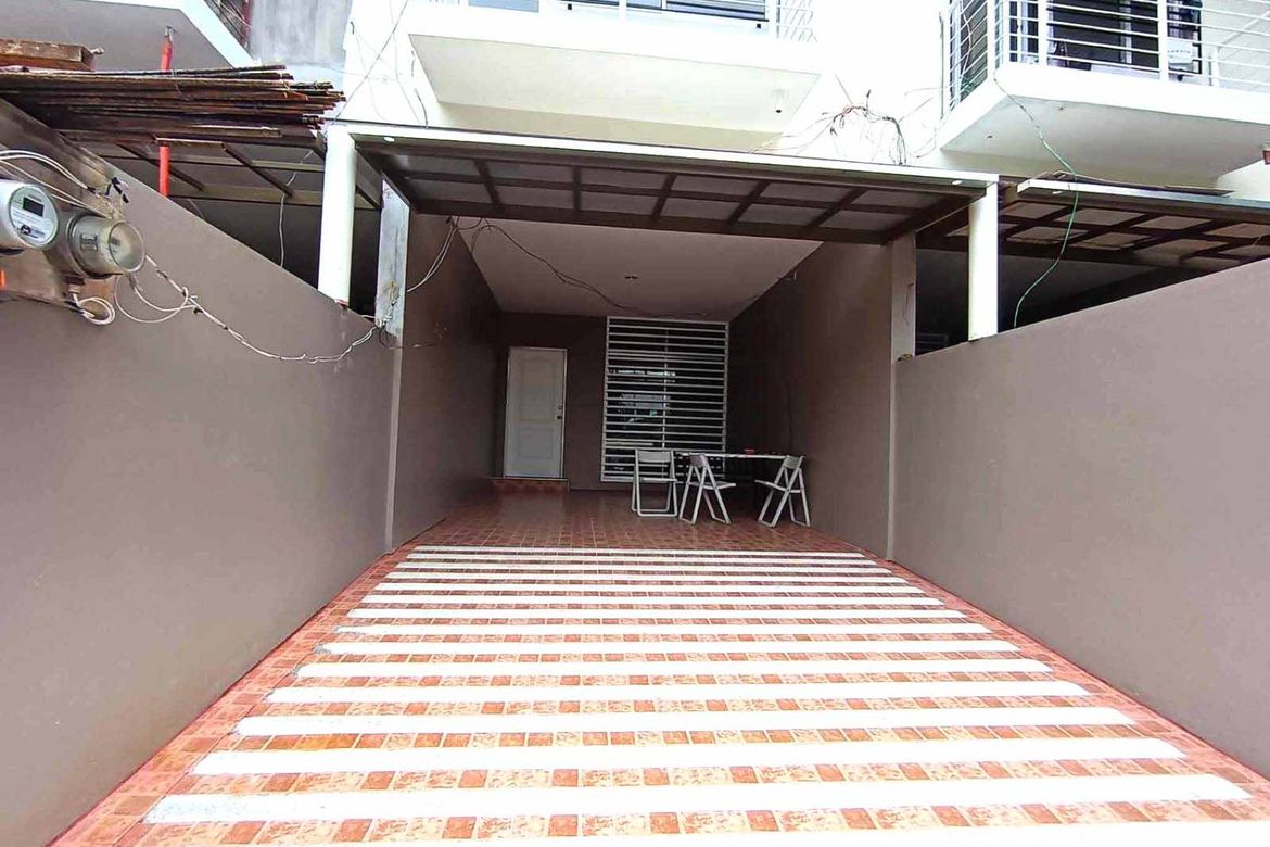 3 Bedroom Townhouse for Sale in Holy Spirit, Quezon City, Metro Manila – photo 2